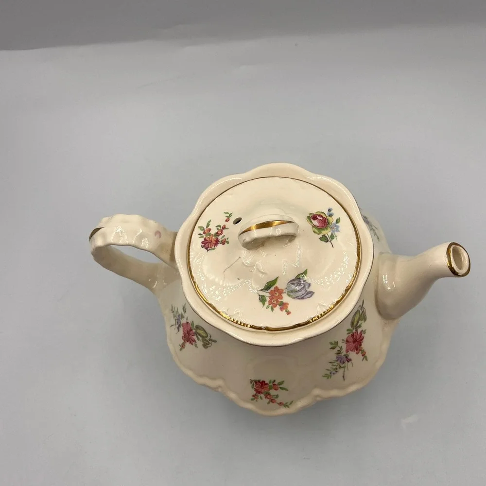 Hutschenreuther Selb Bavaria Priscilla Teapot German Porcelain Floral Gold Trim